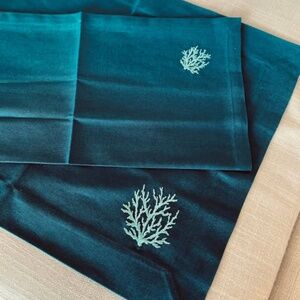 Italian Handstitched Coral Placemats and Napkins.  Teal.  4 napkins and 4 placem